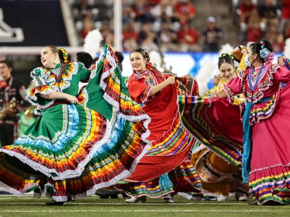 Mariachi and folklorico performers